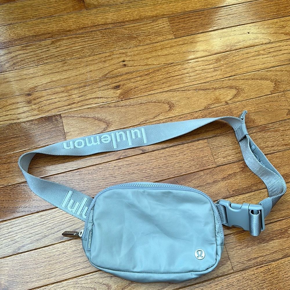 Lululemon belt bag